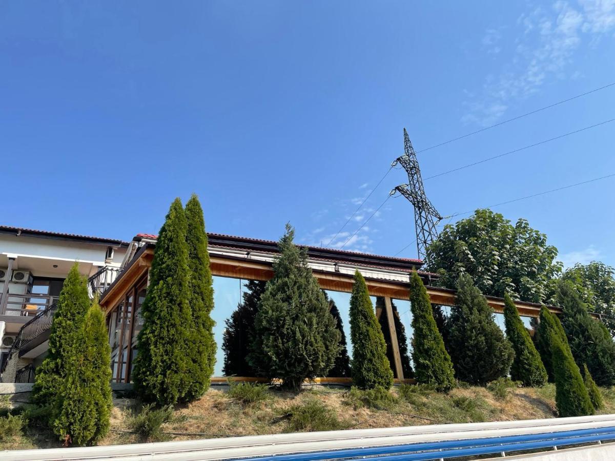 Pensiunea Lebada Hotel Tulcea Exterior photo